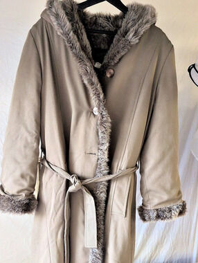 Sharpe Designs Collection Women'Small Fur Trim Trench Coat Size L